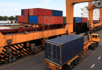 CMA CGM возвращается в Россию: с ноября стартуют заходы в Санкт-Петербург